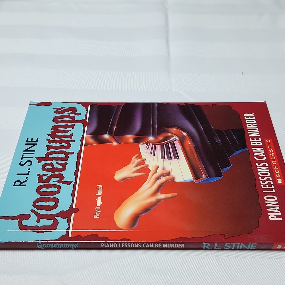Scholastic Goosebumps Book -- Piano Lessons Can Be Murder - Picture 7 of 7